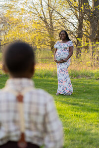candid-maternity-session-milwaukee-wi-5