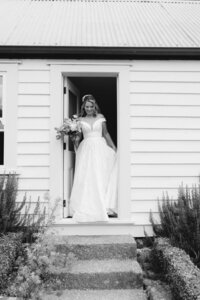 photo in black and white with a timeless touch for an elopement in Akaroa