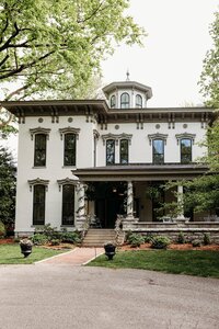 One of Louisville Kentucky's top wedding venues, the Peterson Dumesnil House