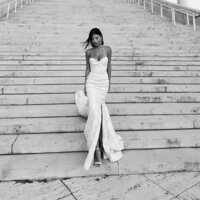 superherodesignco_34572_Massive_minimalist_concrete_staircase_2c286928-ed43-449d-9959-6e2bb41849db_0