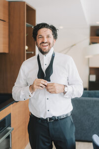 Groomsmen | Observational Wedding Photography Montreal | Juno by Julia C. Vona