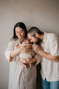 ewbornshoot door Leukfotografie, babyfotograaf in Amsterdam Noord gespecialiseerd in newborn- en zwangerschapsfotografie