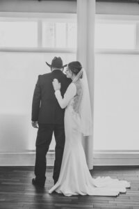 Documentary wedding photos | First look with dad