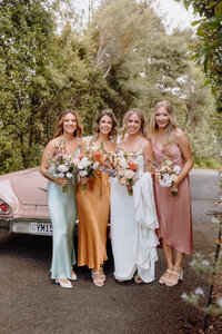 gals by car