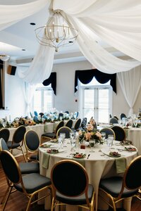 Gardencourt's Hundley Hall decorated for a louisville wedding reception