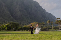kualoa-ranch-elopement-session-mountain-couple