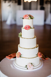 wedding cake at chicago wedding