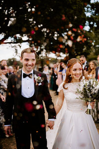 couple confetti throw