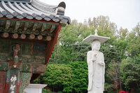 In the heart of Gangnam, Bongeunsa Temple becomes the stage for an unexpected harmony—where modern Seoul street style meets centuries-old serenity. Guided by destination photographer Michael Asmussen, this editorial fuses music, fashion, and Korean heritage into a soulful narrative of presence and elegance.