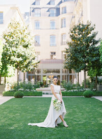 Portraits a Wedding at Chateu de Varennes by Destination Wedding Photographers Pinnel Photography