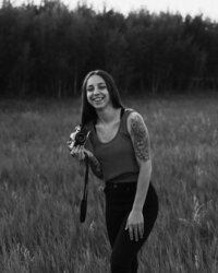 Allie - Your Trusted Elopement Photographer & Adventure Companion. Create a safe, judgement-free space for your special day. Let's chat now!