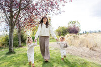 Mom and her twin daughter in a family session in Bend, Oregon.