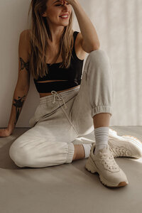 kaboompics_simplistic-sophistication-a-fashion-photoshoot-with-a-stunning-model-in-neutral-minimalist-outfits-30866