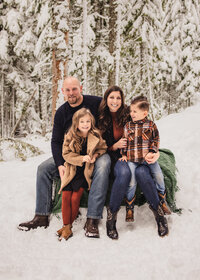 Family of 4 in the snow