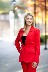 Dallas Fort Worth Headshot Photographer traditonal lifestyle on location in studio lightly photography-00057