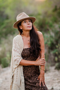 CAPTURING LIGHT -CLAUDIA CLIFF-10