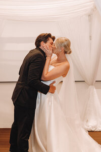 Davenport Wedding Venue | The Figge Museum Wedding | Quad Cities Wedding Photographer | Black Tie Wedding in Davenport, IA-62