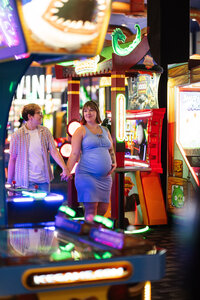 Maternity Photos at an Arcade.Dave and Busters Maternity Photos.CaitlynCloudPhotography128
