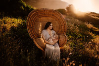 peacock-chair-breastfeeding-session-oahu