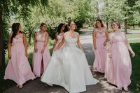 birde with bridesmaids