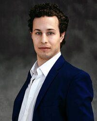 ZRobertson_headshot_6754 (1)