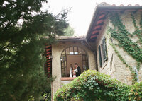 mimi-anthony-tuscany-farmhouse-leica-film-32