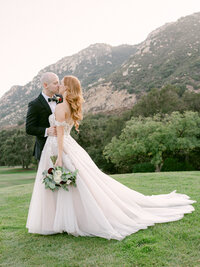 A breathtaking golf resort Destination Wedding, a sweet Irish couple exchanged vows against the backdrop in stunning San Diego captured with a timeless, editorial eye by Michael Asmussen, an internationally recognized destination wedding photographer specializing in luxury celebrations. Explore more of Michael’s work in Orange County, Palm Springs, Los Angeles, San Diego, Tokyo Japan, Coronado, Las Vegas, Seoul and beyond.