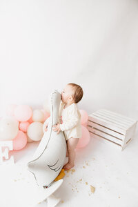 one year milestone cake smash photographer staunton augusta charlottesville waynesboro harrisonburg lexington38