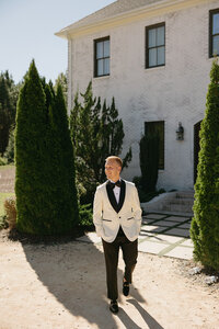 groom waiting for his bride