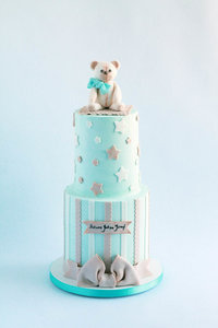 baby shower cake with teddy bear
