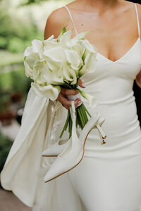 bride-white-calla-lily-bouquet-heels
