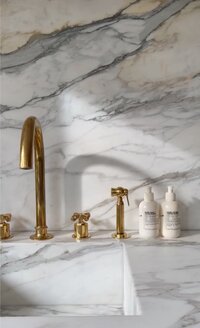 marble and brass faucet - best combo for our most inspiring interior design projects