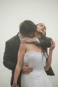 oregon-rain-sexy-elopement-session-cliff-couple