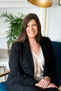 Jennifer Moffatt Headshot-14_RET