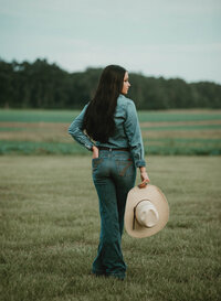 nior portrait at Triple T Farms in Fruitdale, Alabama — hat off