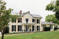Exterior view of Bradshaw Duncan House, a historic wedding venue near Louisville Kentucky.