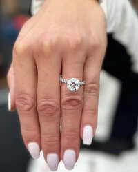 round-diamond-engagement-ring-4
