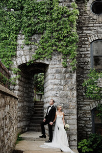 castle-and-key-wedding-portrait-stone-archway