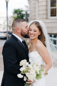 happy-couple-pittsburgh-city-wedding