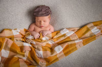 Newborn photography session retouch