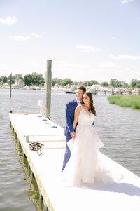 Romantic photo ideas bride and groom