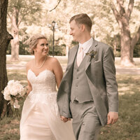Dan-and-sarah-kouba-nebraska-wedding-livestock-exchange-building-00258