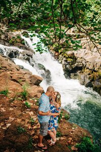 kauai waterfall couple photographer