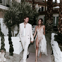 superherodesignco_34572_Bride_and_groom_walking_hand_in_hand__5ac28b39-0f95-4317-8154-4c7325886d7c_0