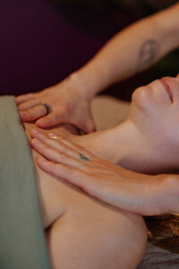 Warmer Raum für Wellness Massagen in München-Nymphenburg