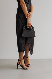 kaboompics_chic-minimalism-black-fashion-accessories-dark-aesthetics-36894