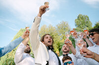groom-friends-wedding-toast-le-cedrare.jpg