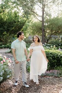maternity-couple-garden-session