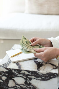 Earn Money Online-Financial Freedom-Women Entrepreneurs-Voyage & Soap