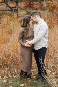 Outdoor maternity portraits in High Park Toronto